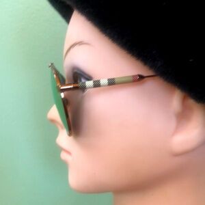 Burberry Rose Mirrored lens